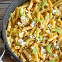 Looking for an easy dinner? Try this one pot buffalo chicken pasta dinner! | honeyandbirch.com