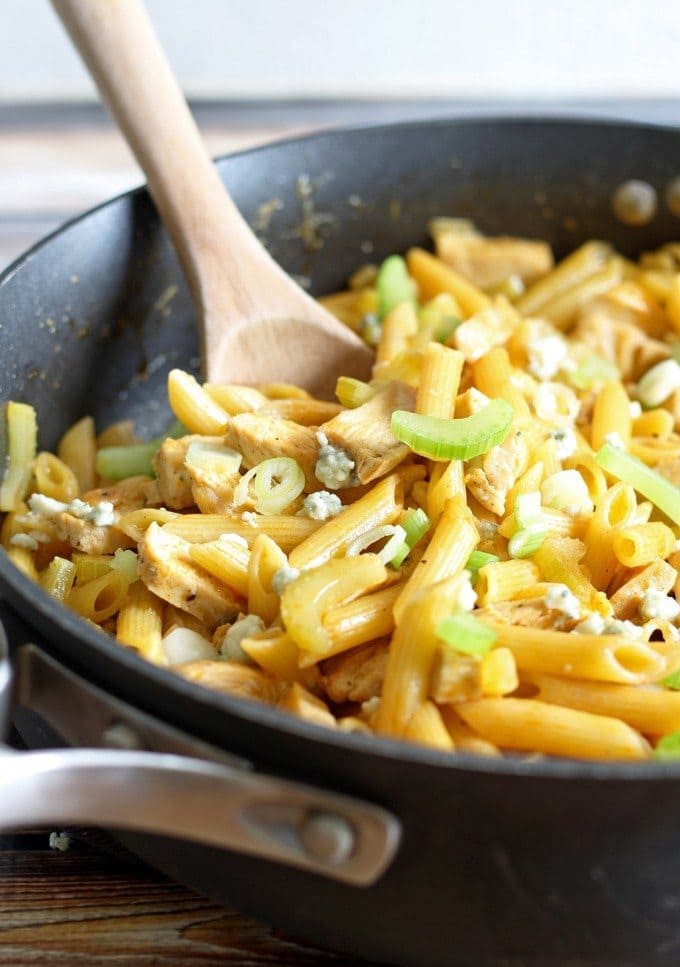 Looking for an easy dinner? Try this one pot buffalo chicken pasta dinner! | honeyandbirch.com