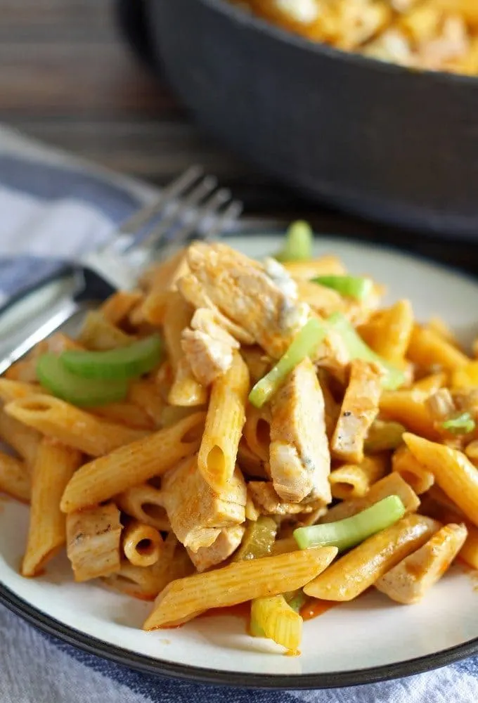 Looking for an easy dinner? Try this one pot buffalo chicken pasta dinner! | honeyandbirch.com