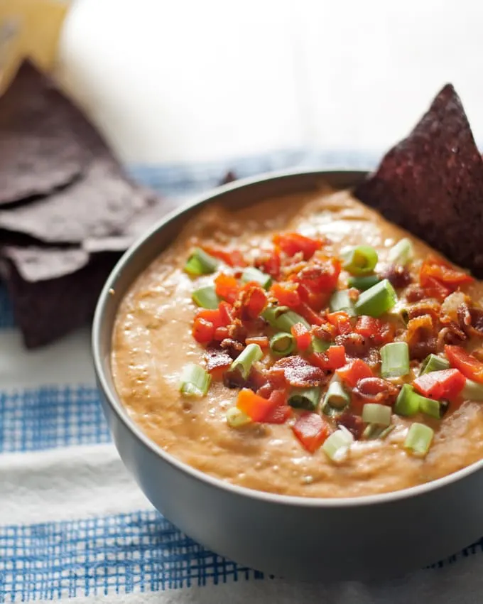 Make this hot pimento cheese dip the next time you are throwing a party or tailgating! It's the perfect fun appetizer! | honeyandbirch.com