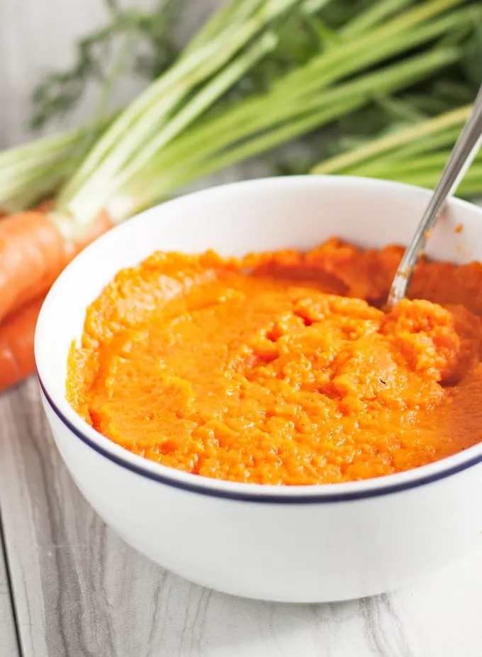 Mashed Ginger Carrots - the perfect fall side dish! This recipe makes two portions - double or triple it if you are cooking for a dinner party! | honeyandbirch.com