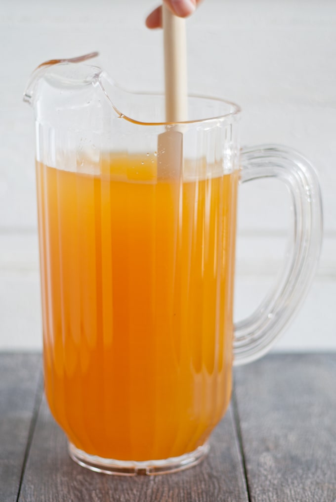 Orange Lemonade with Honey Ginger Simple Syrup - a refreshing addition to your fall drink list! | honeyandbirch.com