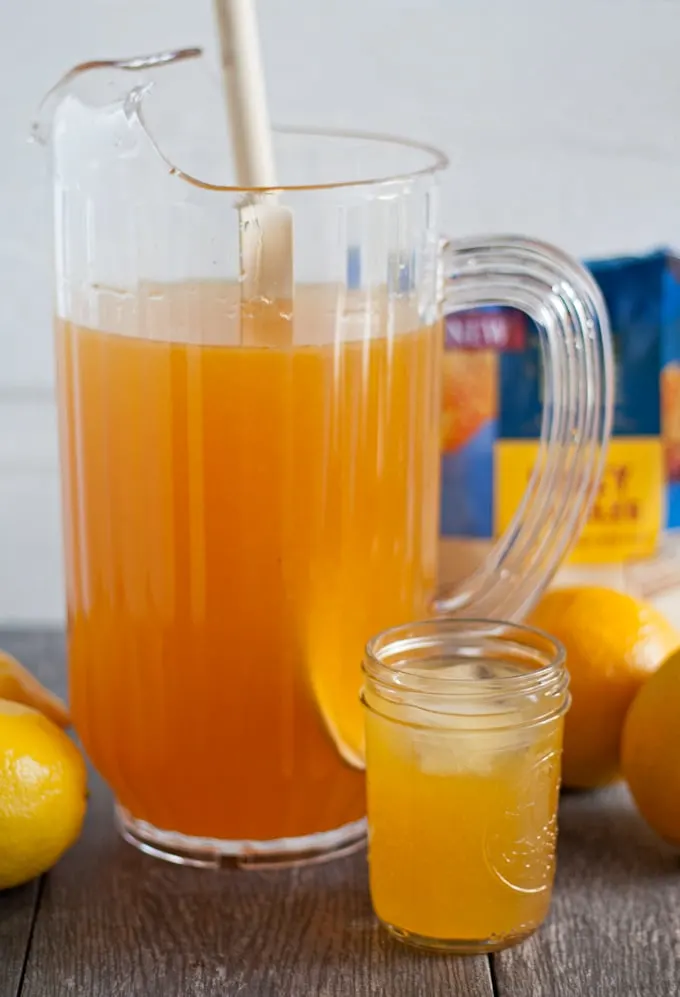 Orange Lemonade with Honey Ginger Simple Syrup - a refreshing addition to your fall drink list! | honeyandbirch.com