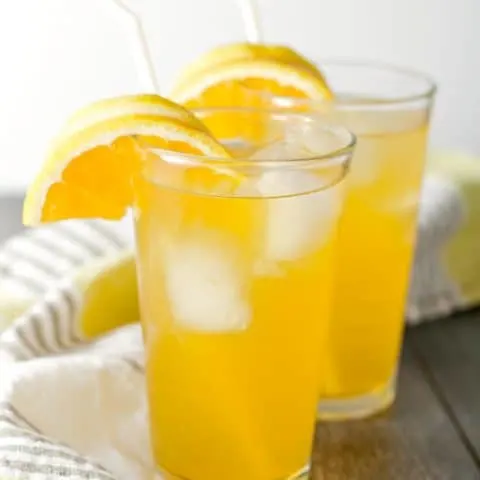 Orange Lemonade with Honey Ginger Simple Syrup - a refreshing addition to your fall drink list! | honeyandbirch.com