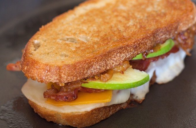 Spicy Apple Bacon Grilled Cheese Sandwiches - get ready to add some heat to your lunch with this delicious sandwich. The sweet and spicy apple relish is my favorite part! | honeyandbirch.com width=