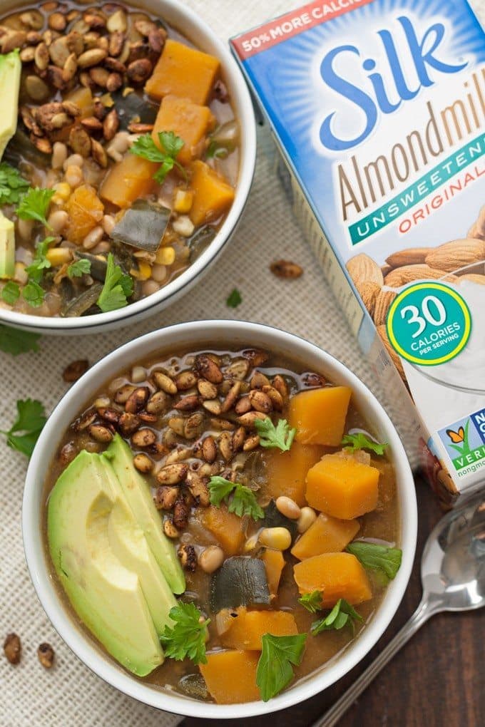 Dairy Free White Bean Butternut Squash Chili - perfect for tailgating! | honeyandbirch.com