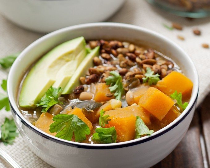 Dairy Free White Bean Butternut Squash Chili - perfect for tailgating! | honeyandbirch.com