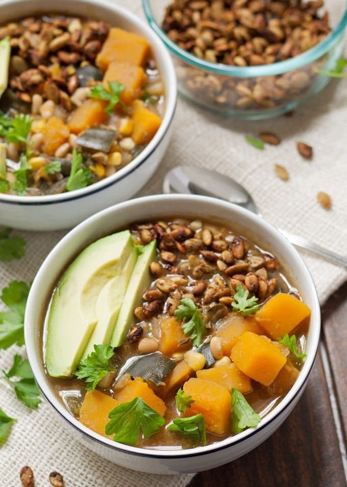 Dairy Free White Bean Butternut Squash Chili - perfect for tailgating! | honeyandbirch.com