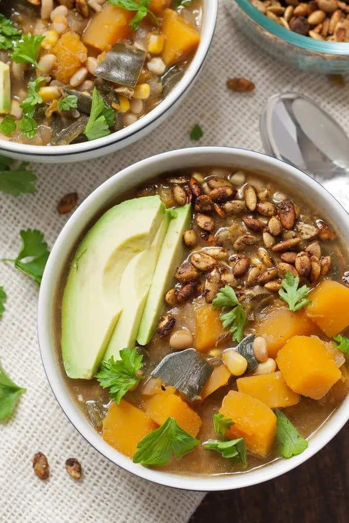 Dairy Free White Bean Butternut Squash Chili - perfect for tailgating! | honeyandbirch.com