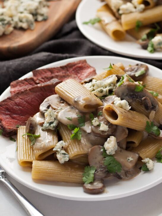 Mushroom Blue Cheese Rigatoni - an easy 30-minute one pot pasta dinner. Perfect for Sunday dinner when paired with steak, or for Meatless Monday when on it's own. | honeyandbirch.com