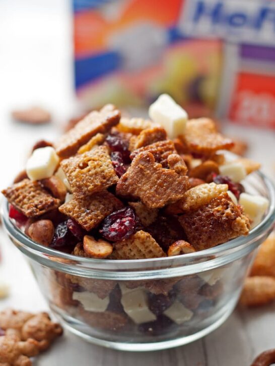 Try this cinnamon snack mix recipe - full of rice cereal, pretzels, graham crackers, cranberries and white chocolate! | honeyandbirch.com