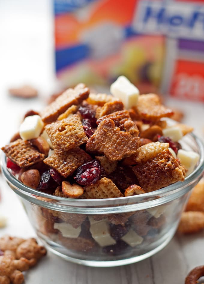 Try this cinnamon snack mix recipe - full of rice cereal, pretzels, graham crackers, cranberries and white chocolate! | honeyandbirch.com