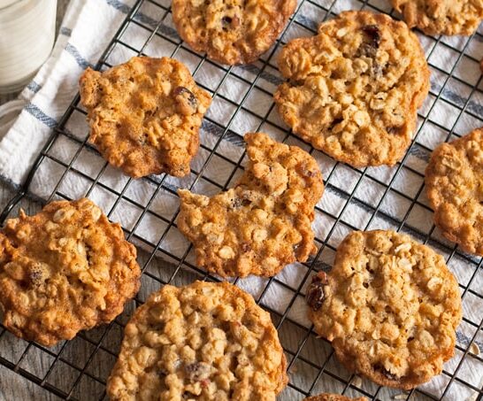 Add this recipe for oatmeal cranberry cookies to your holiday cookie rotation! They are easy to make, chewy and delicious! | honeyandbirch.com