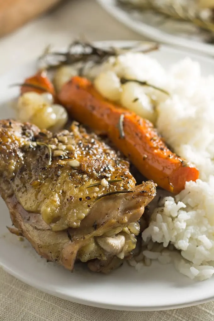 Grab a plate and a fork, cause you're going to want to dig in to this tea braised chicken thighs dinner! I see many delicious Sunday suppers in your future. | honeyandbirch.com