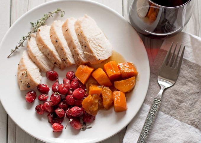 Thanksgiving dinner for two - if you can't join your family for Thanksgiving dinner, enjoy your own at home with this easy turkey breast dinner recipe! | honeyandbirch.com