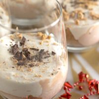 Hot chocolate s'mores parfaits - capture the spirit of the holidays with this fun and easy dessert! | honeyandbirch.com