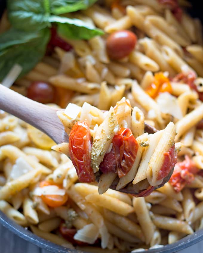 One Pot Tomato Pesto Pasta » Honey and Birch