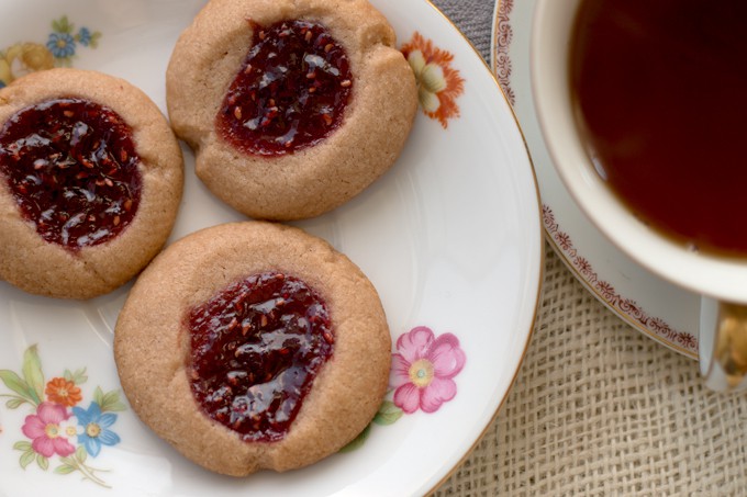 Raspberry chocolate shortbread thumbprint cookies - only 6 ingredients! These cookies are so easy to make and are my new Favorite! | honeyandbirch.com