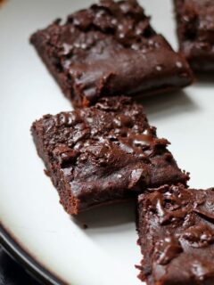 These salted Mexican chocolate black bean brownies are perfect for New Year's Eve celebrations! They will be a delicious slimmed down addition to your holiday party! | honeyandbirch.com