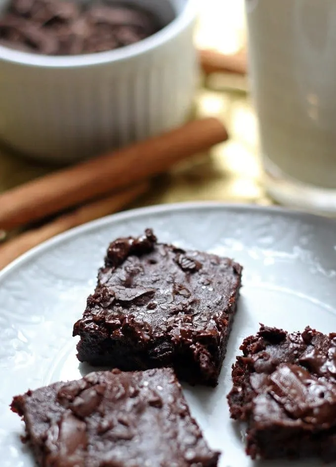 These salted Mexican chocolate black bean brownies are perfect for New Year's Eve celebrations! They will be a delicious slimmed down addition to your holiday party! | honeyandbirch.com