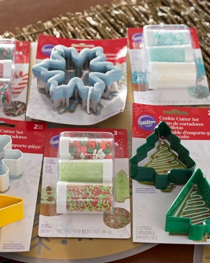 Tips for Hosting a Cookie Baking Party and a shopping list you can print out to take with you to the store! | honeyandbirch.com