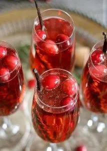 This vanilla cranberry mimosa cocktail is perfect for winter brunches, Christmas, and holiday and New Year's Eve parties! This drink recipe only requires 3 ingredients and is very easy to make. | honeyandbirch.com