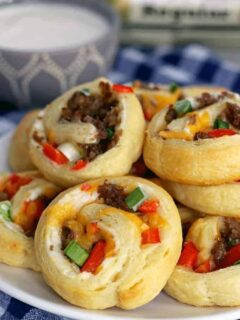 If you're looking for game day food, this sausage pinwheel appetizer is going to be your new favorite recipe for tailgating season. It's made with sausage, refrigerated crescent rolls, red bell peppers and two types of cheese;it's an easy and delicious appetizer to add to your party. Just serve it with a little ranch! | honeyandbirch.com