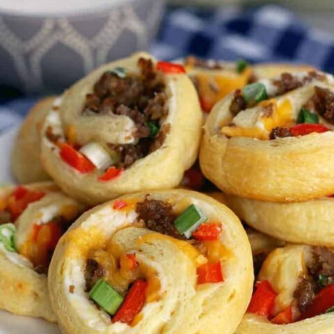 If you're looking for game day food, this sausage pinwheel appetizer is going to be your new favorite recipe for tailgating season. It's made with sausage, refrigerated crescent rolls, red bell peppers and two types of cheese;it's an easy and delicious appetizer to add to your party. Just serve it with a little ranch! | honeyandbirch.com