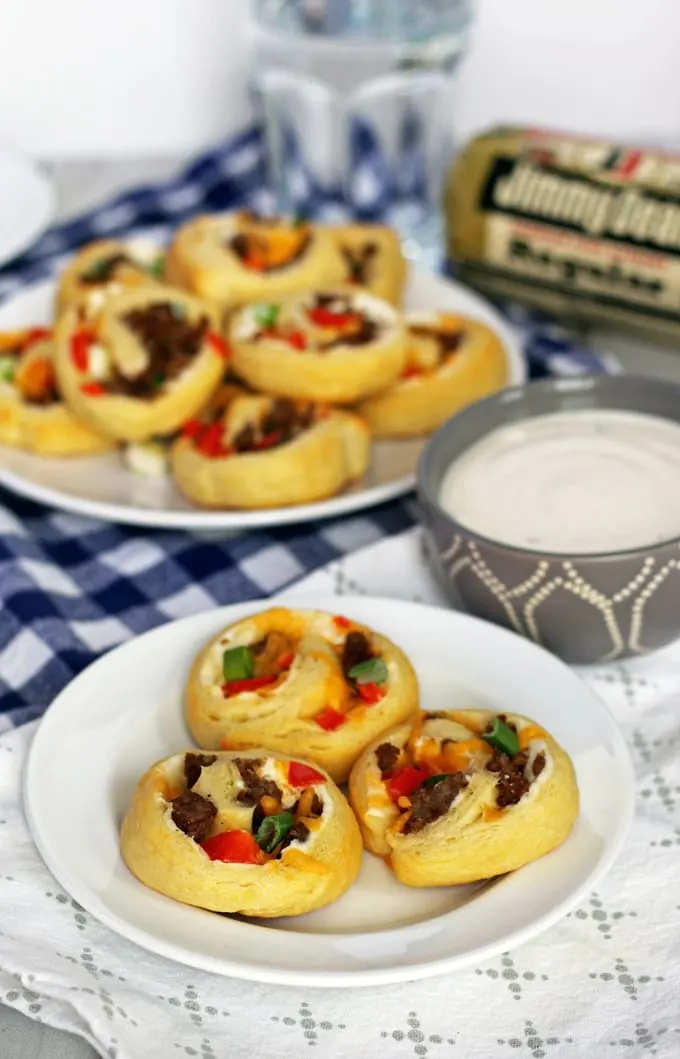 If you're looking for game day food, this sausage pinwheel appetizer is going to be your new favorite recipe for tailgating season. It's made with sausage, refrigerated crescent rolls, red bell peppers and two types of cheese;it's an easy and delicious appetizer to add to your party. Just serve it with a little ranch! | honeyandbirch.com