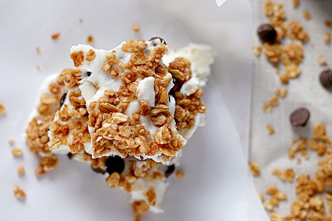 Chocolate chip granola frozen yogurt bark made with non-fat Greek yogurt and honey - the perfect quick snack or breakfast! Whip up a batch and keep it in your freezer. 