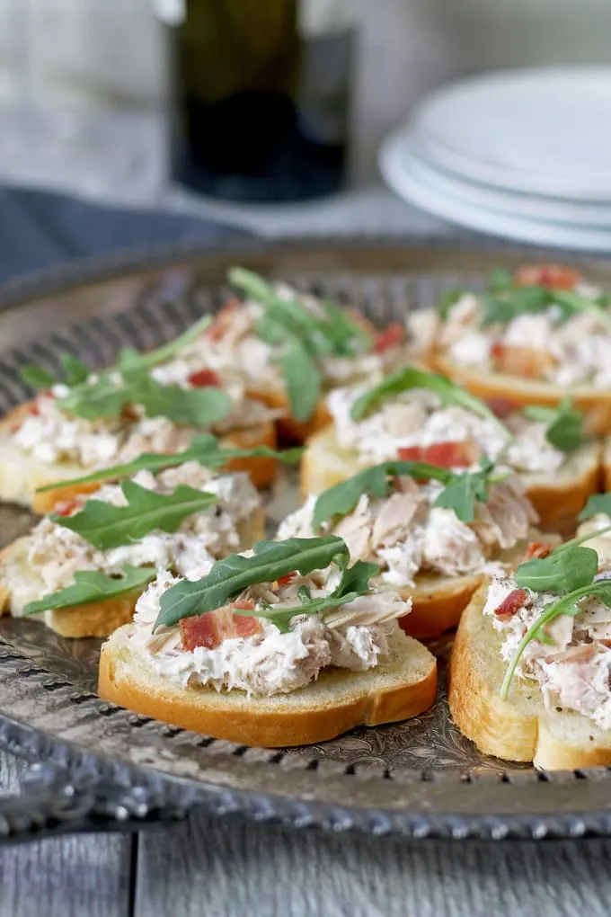 Tuna bacon crostini is a great last minute-appetizer! It only takes 10 minutes to put together and is the perfect finger food for dinner parties. | honeyandbirch.com