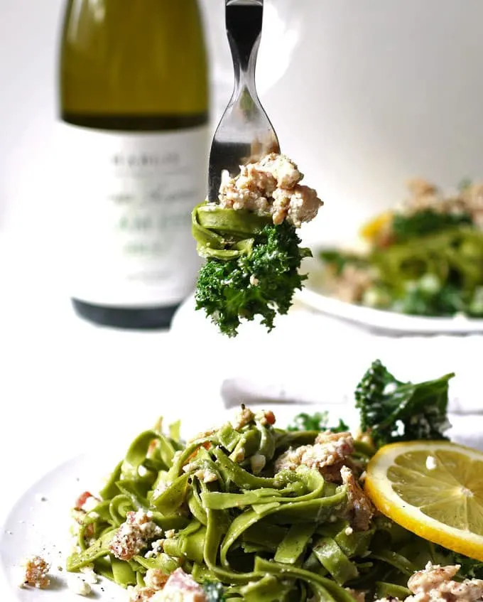 This carbonara-inspired Greek kale pasta is a one-of-a-kind pasta dinner. The flavors of carbonara sauce (bacon!) are combined with elements of Greek cuisine for a savory and delicious dish. | honeyandbirch.com