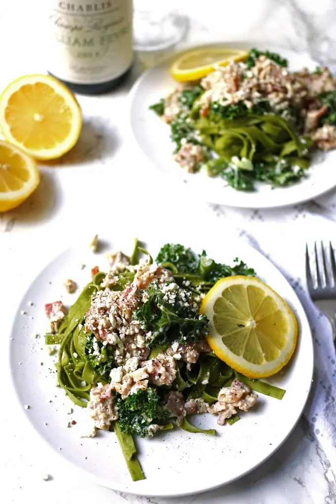 This carbonara-inspired Greek kale pasta is a one-of-a-kind pasta dinner. The flavors of carbonara sauce (bacon!) are combined with elements of Greek cuisine for a savory and delicious dish. | honeyandbirch.com