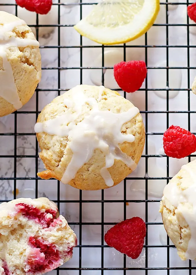 These raspberry lemon muffins with lemon glaze are sweet and tart at the same time! They are perfect for brunches, breakfast or snacks on-the-go! | honeyandbirch.com