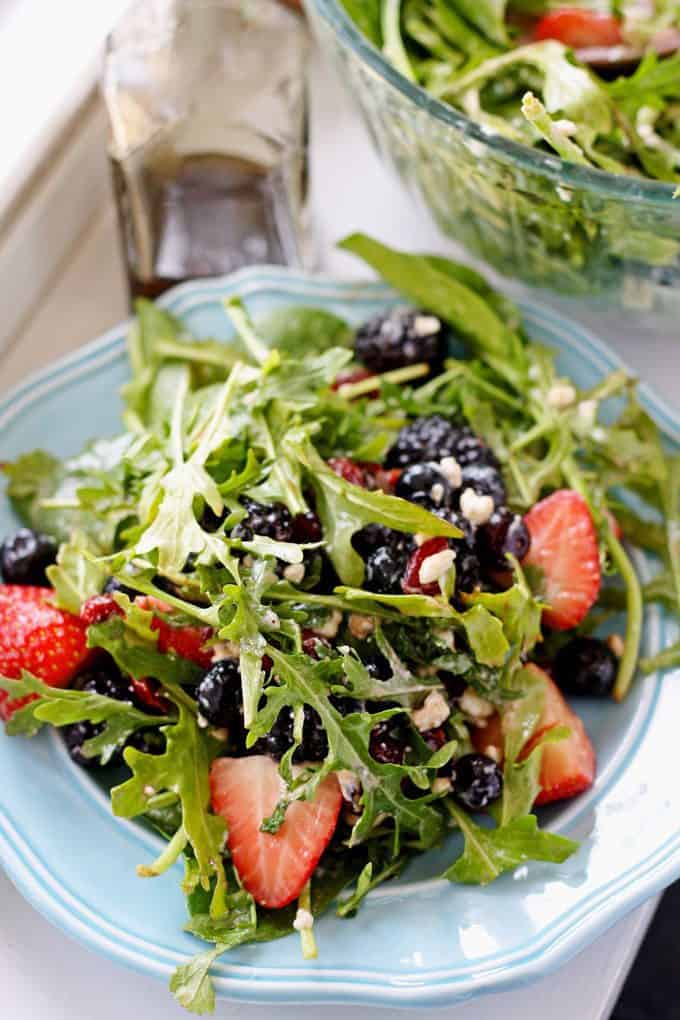 picture of berry goat cheese salad on a round blue plate