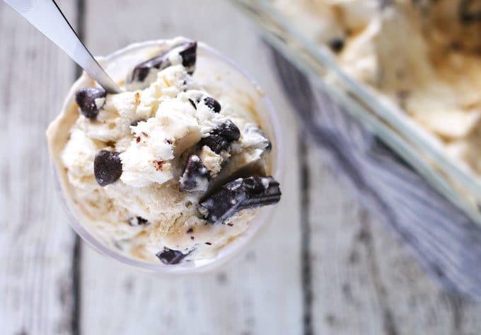 This no-churn coffee chocolate chunk ice cream is for coffee AND chocolate lovers. Coffee-infused sweetened condensed milk and a thick coffee syrup make this ice cream magical! | honeyandbirch.com