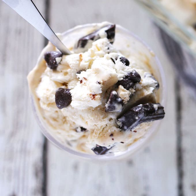 This no-churn coffee chocolate chunk ice cream is for coffee AND chocolate lovers. Coffee-infused sweetened condensed milk and a thick coffee syrup make this ice cream magical! | honeyandbirch.com