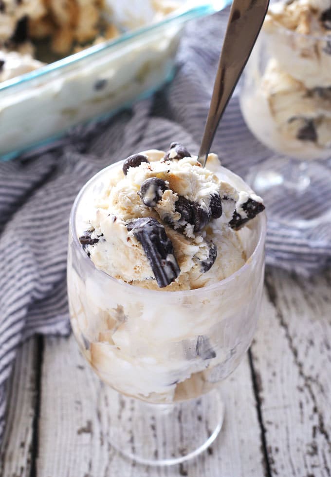 This no-churn coffee chocolate chunk ice cream is for coffee AND chocolate lovers. Coffee-infused sweetened condensed milk and a thick coffee syrup make this ice cream magical! | honeyandbirch.com