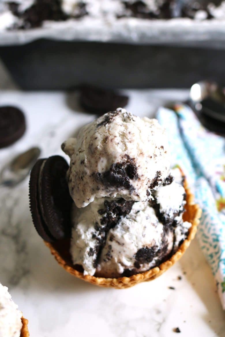 No-churn cookies and cream ice cream is the best (and easiest way!) to cool off on a hot summer day. The best part - this is a 3-ingredient recipe!