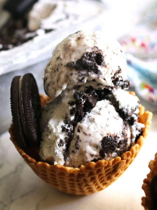 No-churn cookies and cream ice cream is the best (and easiest way!) to cool off on a hot summer day. The best part - this is a 3-ingredient recipe!