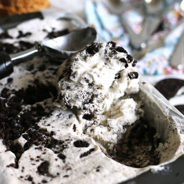 No-churn cookies and cream ice cream is the best (and easiest way!) to cool off on a hot summer day. The best part - this is a 3-ingredient recipe!