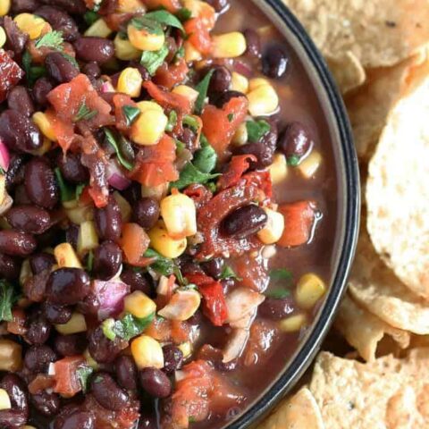 My no cook corn black bean salsa recipe takes 10 minutes to make and is perfect for parties, tailgating and holidays. Make this your new favorite quick appetizer! | honeyandbirch.com