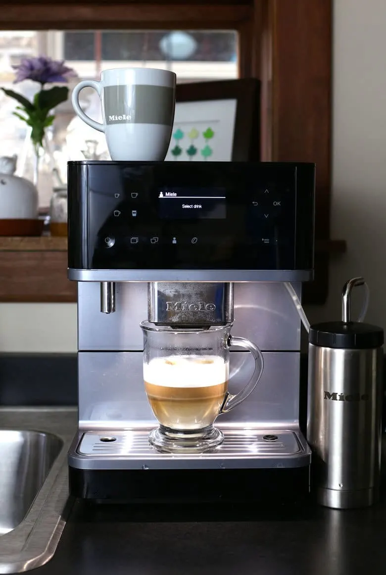 There's nothing better than morning's with a great cup of coffee and some blueberry chocolate scones. Make yourself a cafe latte with the Miele CM6 and a big batch of these scones! | honeyandbirch.com