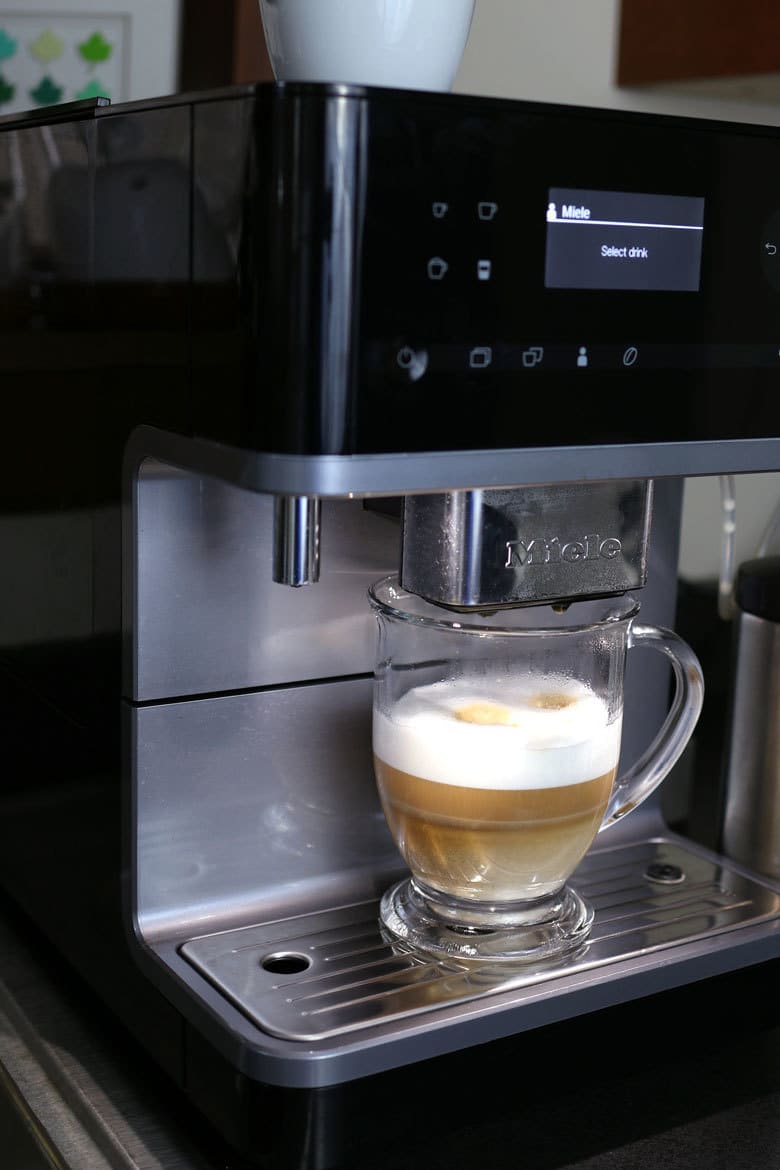 There's nothing better than morning's with a great cup of coffee and some blueberry chocolate scones. Make yourself a cafe latte with the Miele CM6 and a big batch of these scones! | honeyandbirch.com