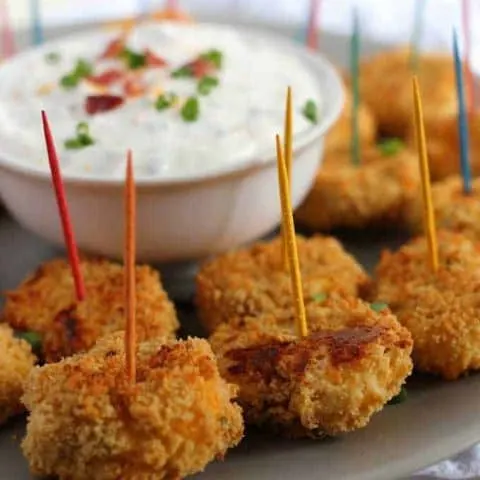 Dip these baked loaded mashed potato tater tots into my creamy loaded potato dipping sauce. They are the perfect healthier way to use leftover mashed potatoes! | honeyandbirch.com