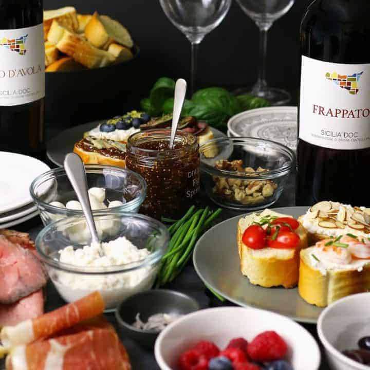 Include a holiday crostini bar at all of your holiday parties this year! These 12 3-ingredient crostini recipes are easy to make and pair perfectly with Nero d'Avola and Frappato wines. | honeyandbirch.com
