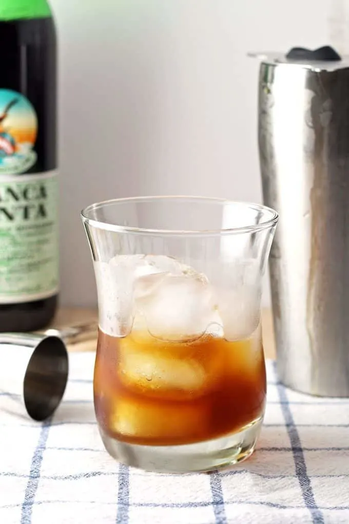 apple mint iced tea cocktail preparation