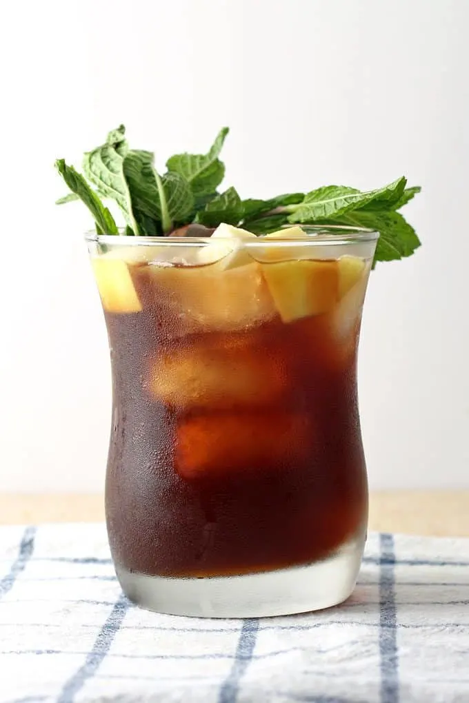 picture of apple mint iced tea cocktail