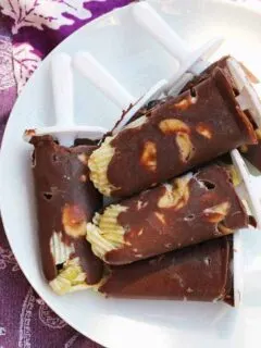 These Ruffles chocolate banana frozen pops are the perfect combination of salty and sweet! Add them to your summer backyard party menu!