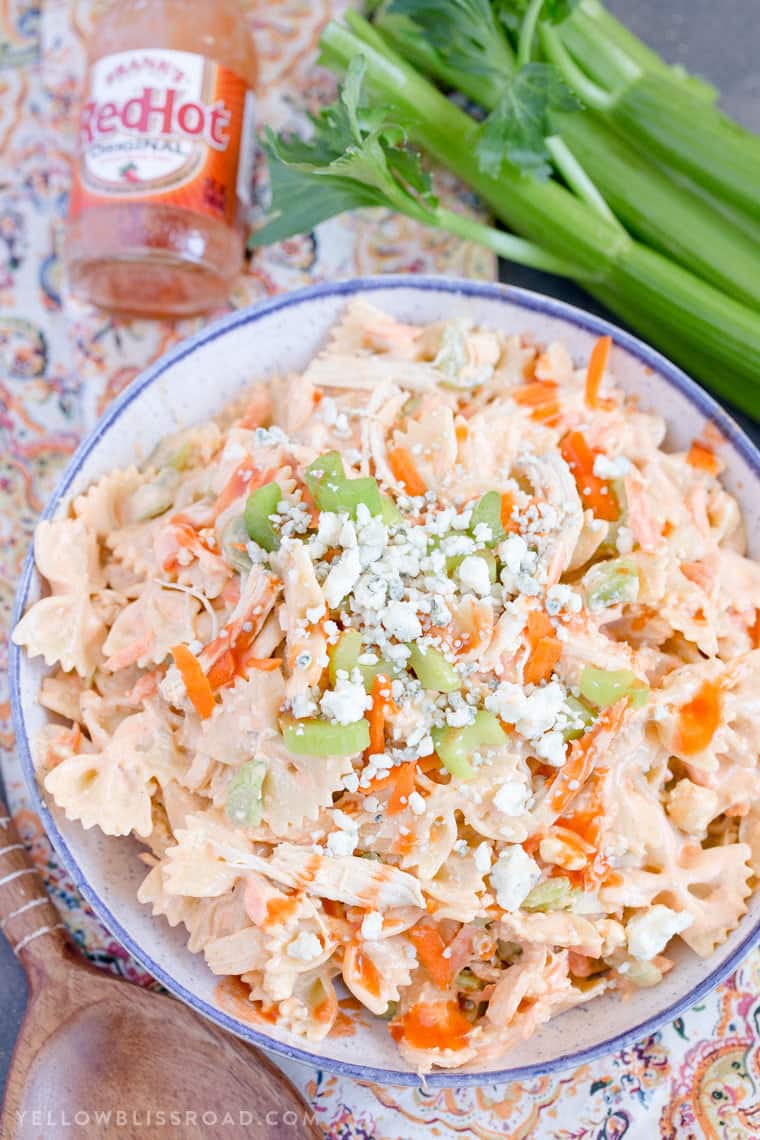 The perfect picnic meal plan - delicious recipes, easy printable, food bars and more! All you need is perfect weather and you're set.